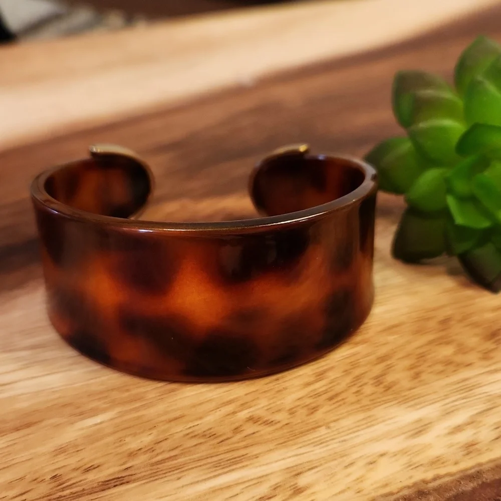 🚦3for$15🚦Vintage Faux Tortoise Shell and Gold Animal Print Cuff Bracelet